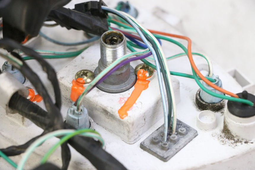 photo de COMPTEUR  PEUGEOT TWEET PRO CARGO 50 (2018 - 2022) - Points de fixation