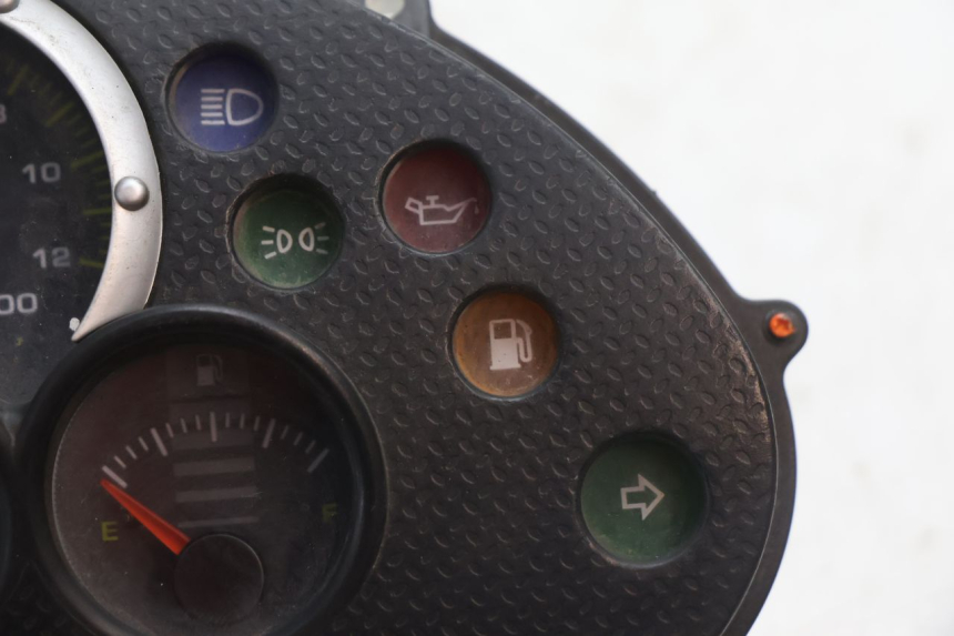 photo de COMPTEUR  PIAGGIO TYPHOON 50 (2000 - 2009) - Gros plan technique