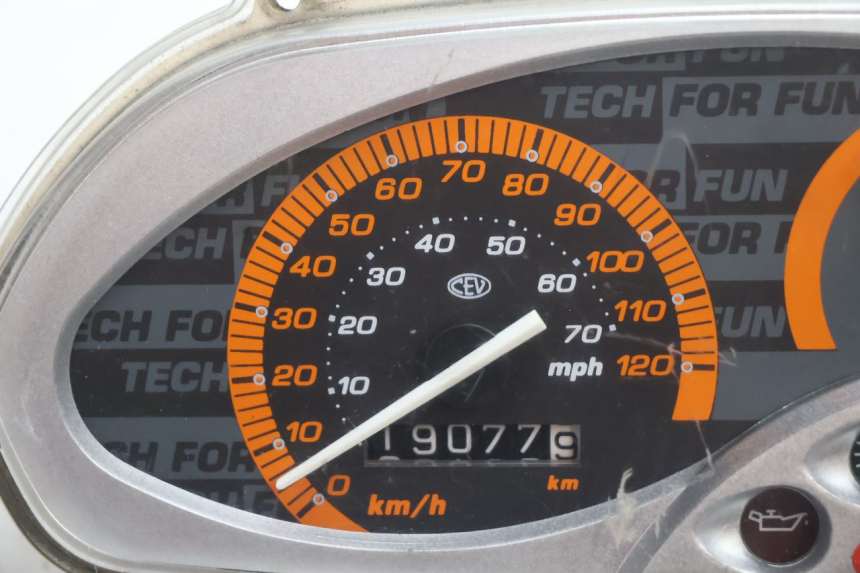 photo de COMPTEUR  PIAGGIO TYPHOON 50 (2000 - 2009) - Détail de la pièce