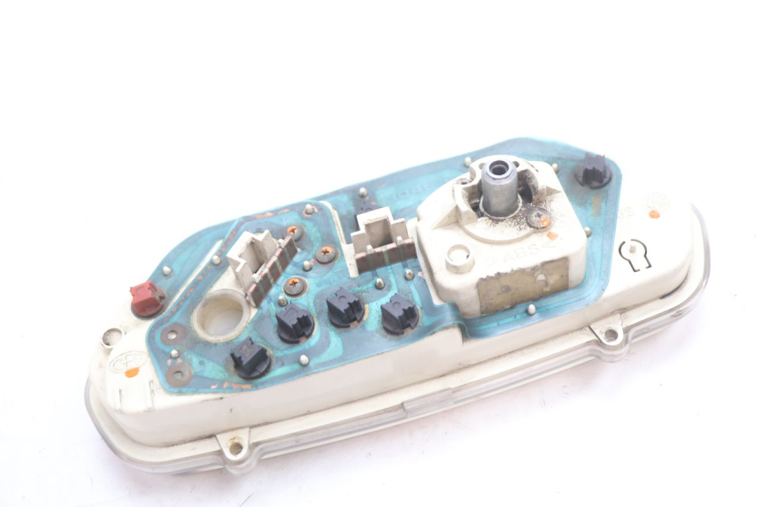 photo de COMPTEUR  PIAGGIO TYPHOON 50 (2000 - 2009) - Points de fixation