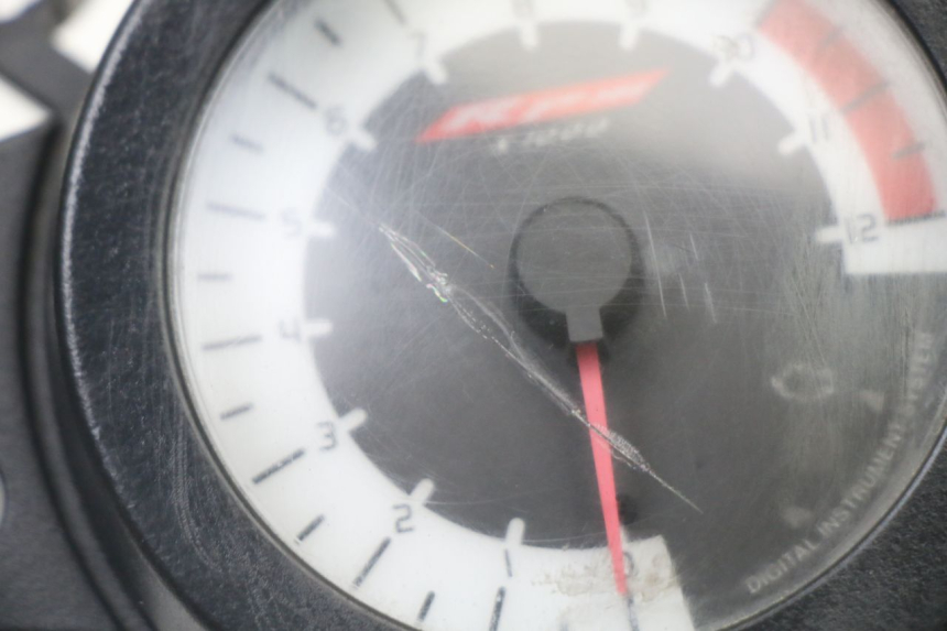 photo de COMPTEUR  YAMAHA TZR 50 (2008 - 2016) - Autre angle de vue