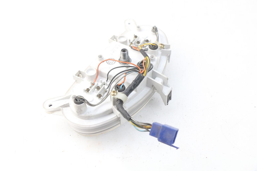 photo de COMPTEUR  SUZUKI UC EPICURO 125 (1999 - 2003) - Gros plan technique