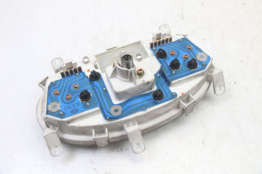 photo de COMPTEUR SUZUKI UH BURGMAN 125 (2002 - 2006) - Points de fixation