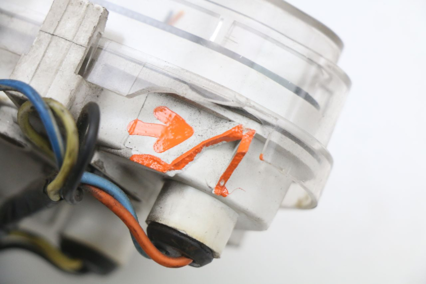 photo de COMPTEUR PEUGEOT V-CLIC VCLIC 50 (2007 - 2013) - Points de fixation