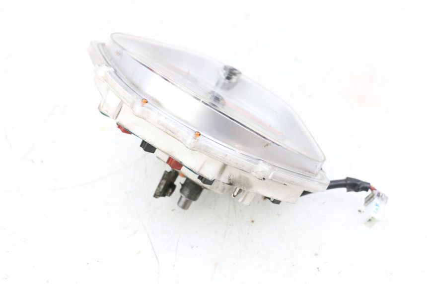 photo de COMPTEUR  PIAGGIO VESPA GTS SUPER IE 125 (2009 - 2016) - Détails caractéristiques