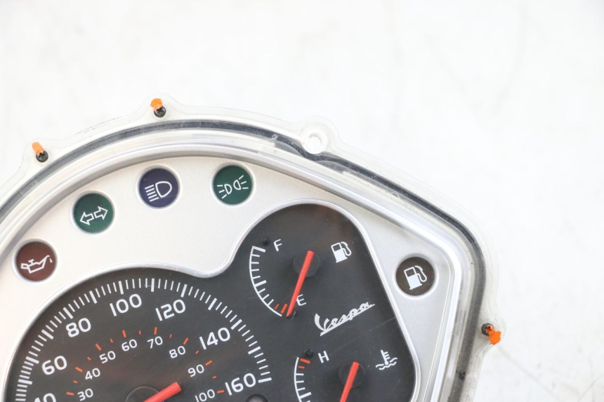 photo de COMPTEUR  PIAGGIO VESPA GTS SUPER IE 125 (2009 - 2016) - Zoom composants