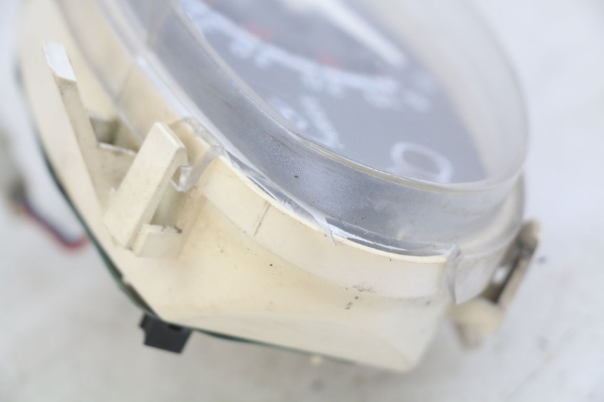 photo de COMPTEUR PEUGEOT VIVACITY 50 (2004 - 2009) - Détail de la pièce