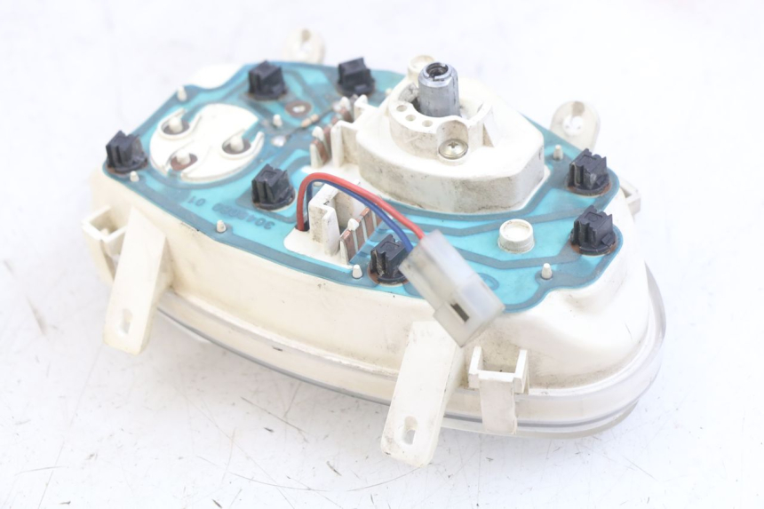 photo de COMPTEUR PEUGEOT VIVACITY 50 (2004 - 2009) - Autre angle de vue