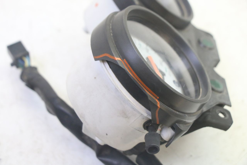 photo de COMPTEUR  DAELIM VJ ROADWIN FI 125 (2008 - 2017) - Points de fixation