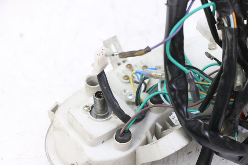 photo de COMPTEUR VONROAD YIBEN 125 (2006 - 2010) - Points de fixation