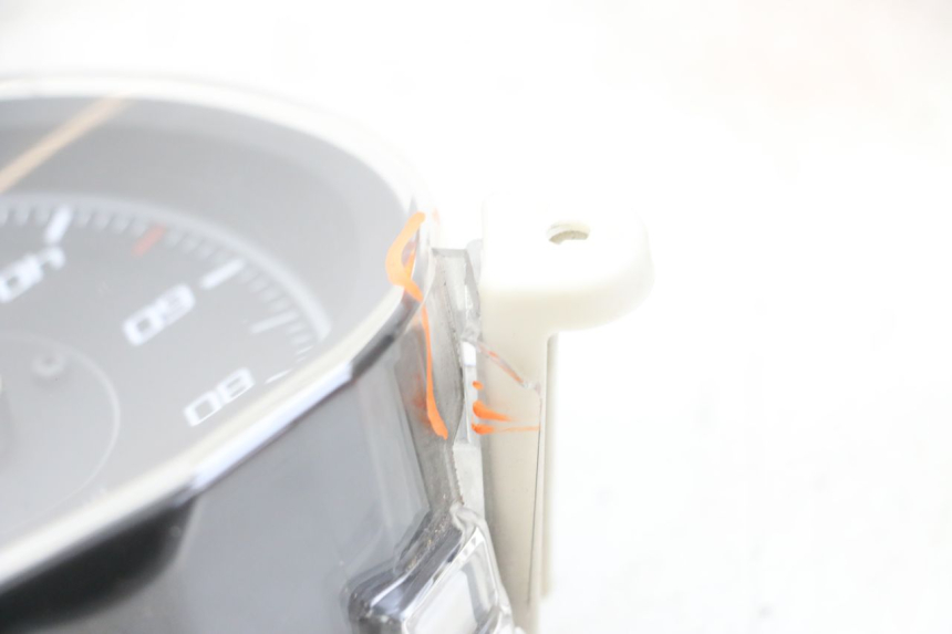 photo de COMPTEUR YAMAHA XMAX X-MAX ABS 125 (2017 - 2020) - Zoom composants