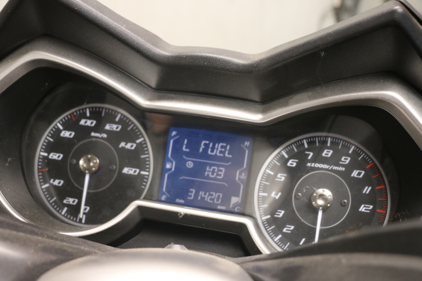 photo de COMPTEUR YAMAHA XMAX X-MAX ABS 125 (2017 - 2020) - Inspection visuelle
