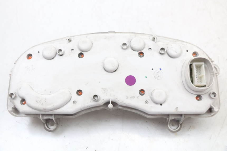 photo de COMPTEUR YAMAHA X-MAX XMAX 125 (2010 - 2013) - Points de fixation