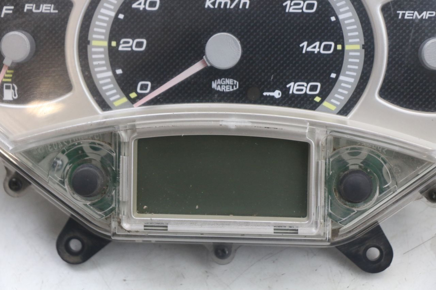 photo de COMPTEUR YAMAHA XMAX X-MAX 125 (2006 - 2009) - Gros plan technique