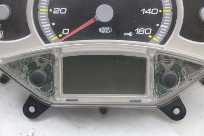 photo de COMPTEUR YAMAHA XMAX X-MAX 125 (2006 - 2009) - Gros plan technique