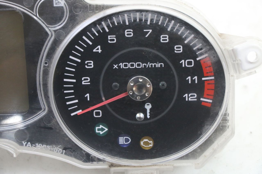 photo de COMPTEUR YAMAHA X-MAX XMAX 125 (2010 - 2013) - Gros plan technique