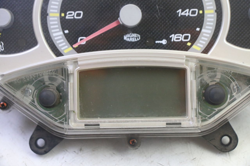 photo de COMPTEUR YAMAHA X-MAX XMAX 250 (2006 - 2009) - Autre angle de vue