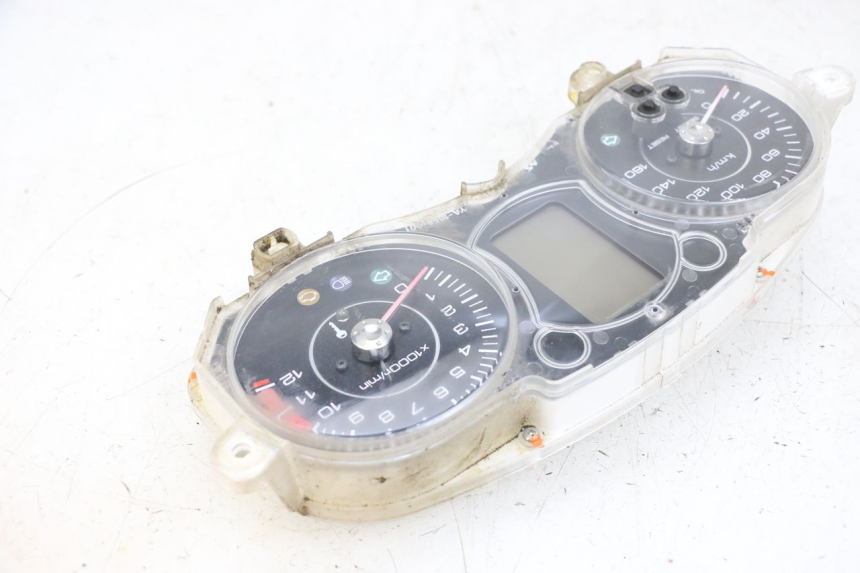 photo de COMPTEUR YAMAHA X-MAX XMAX 125 (2010 - 2013) - Autre angle de vue