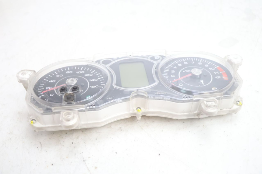 photo de COMPTEUR YAMAHA X-MAX XMAX 125 (2010 - 2013) - Gros plan technique