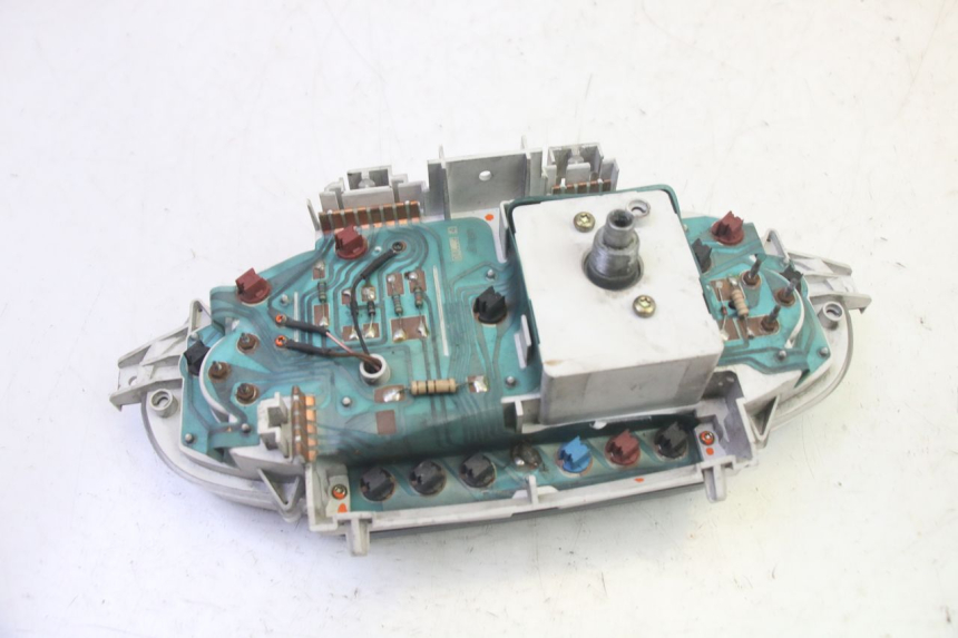 photo de COMPTEUR PIAGGIO X8 125 (2004 - 2007) - Points de fixation