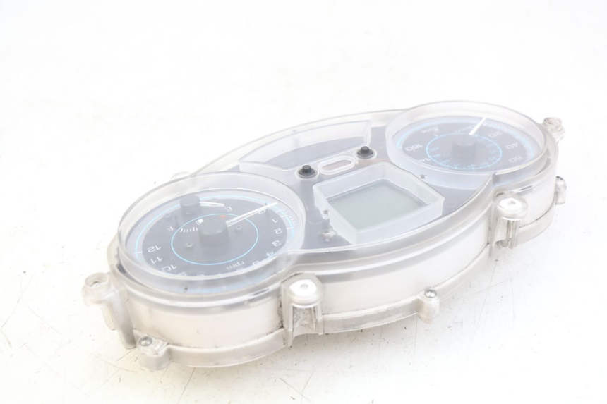 photo de COMPTEUR PIAGGIO XEVO - X EVO 125 (2007 - 2017) - Gros plan technique