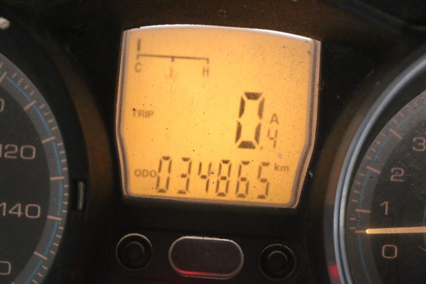 photo de COMPTEUR PIAGGIO XEVO - X EVO 125 (2007 - 2017) - Vue rapprochée