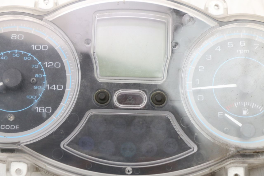 photo de COMPTEUR PIAGGIO XEVO - X EVO 125 (2007 - 2017) - Gros plan technique