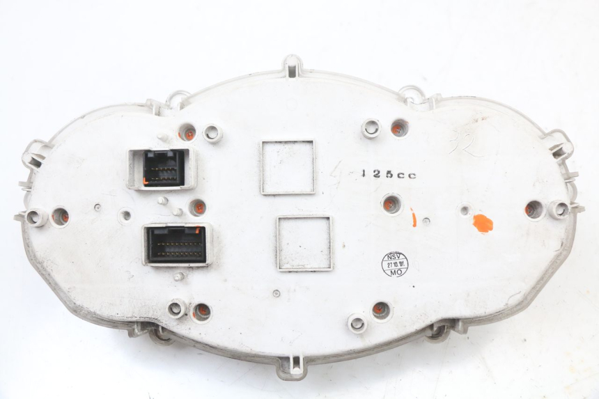 photo de COMPTEUR PIAGGIO XEVO - X EVO 125 (2007 - 2017) - Gros plan technique