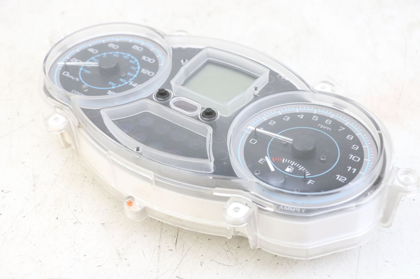 photo de COMPTEUR PIAGGIO XEVO - X EVO 125 (2007 - 2017) - Gros plan technique