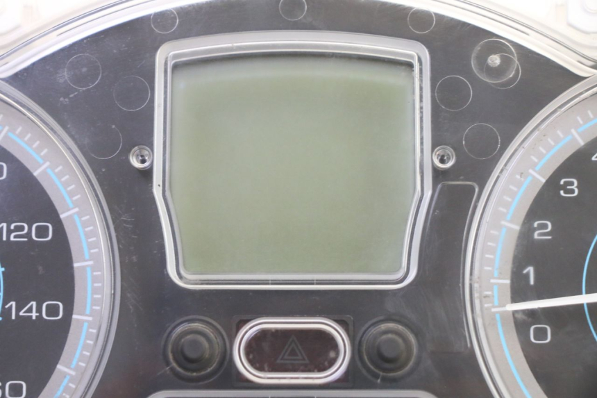 photo de COMPTEUR PIAGGIO XEVO - X EVO 125 (2007 - 2017) - Gros plan technique