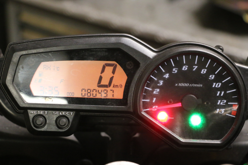 photo de COMPTEUR  YAMAHA FZ1 FAZER 1000 (2007 - 2009) - Gros plan technique