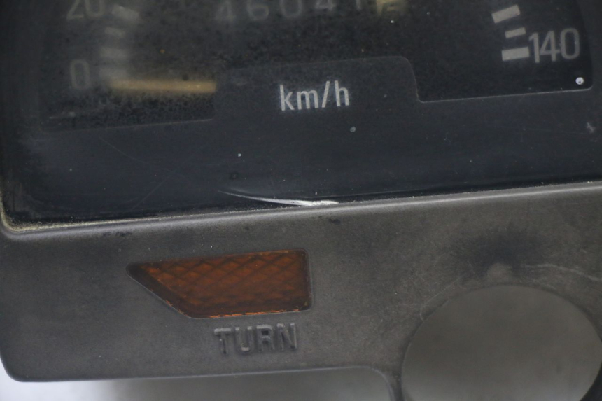 photo de COMPTEUR YAMAHA SR 125 (1982 - 2003) - Gros plan technique