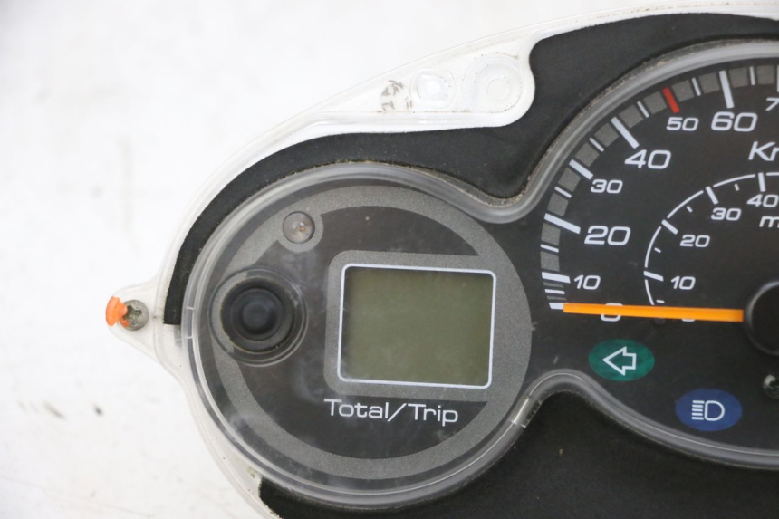 photo de COMPTEUR YAMAHA YP MAJESTY 125 (2002 - 2006) - Vue rapprochée