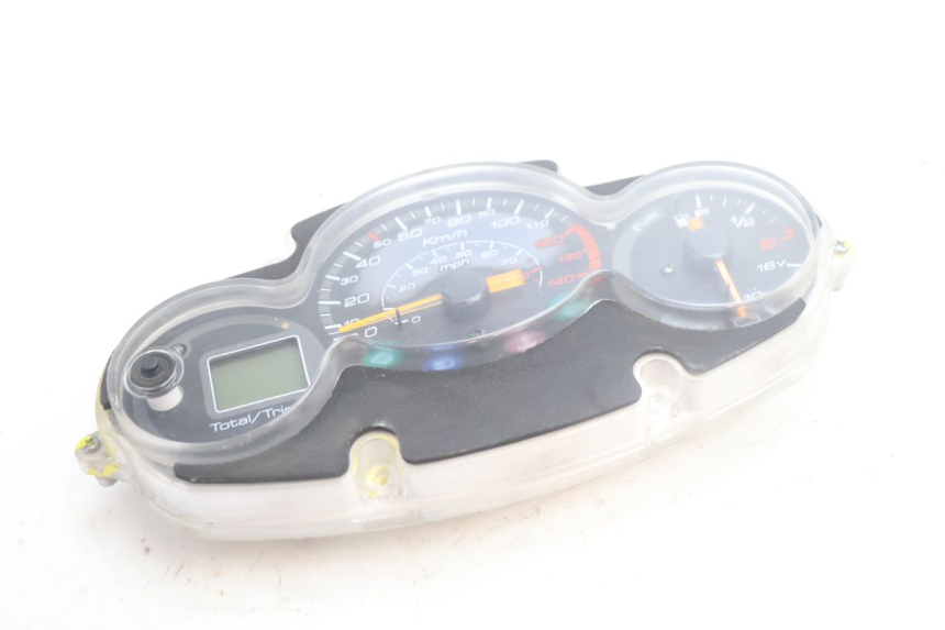photo de COMPTEUR  YAMAHA YP MAJESTY 125 (2007 - 2010) - Gros plan technique