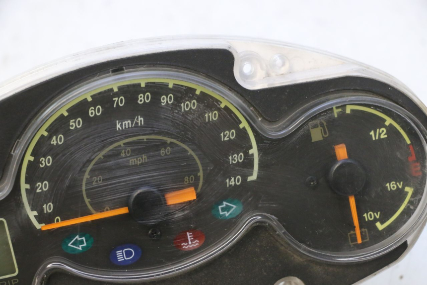 photo de COMPTEUR YAMAHA YP MAJESTY 125 (2002 - 2006) - Autre angle de vue