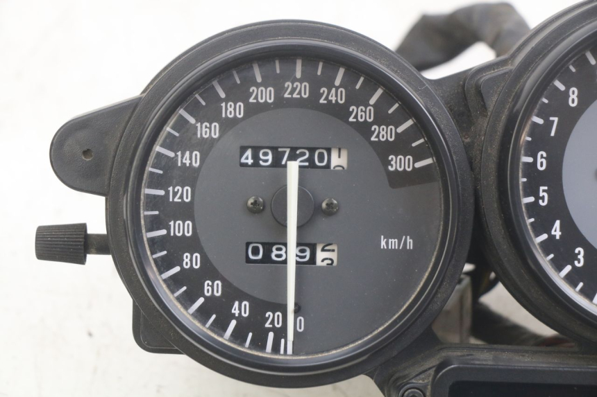 photo de COMPTEUR YAMAHA YZF R THUNDERCAT 600 (1996 - 2003) - Vue rapprochée