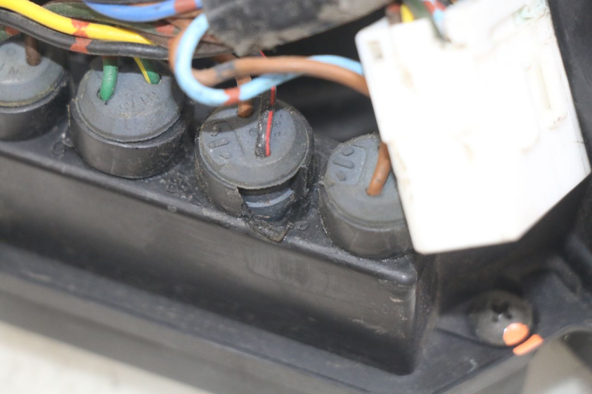 photo de COMPTEUR YAMAHA YZF R THUNDERCAT 600 (1996 - 2003) - Autre angle de vue