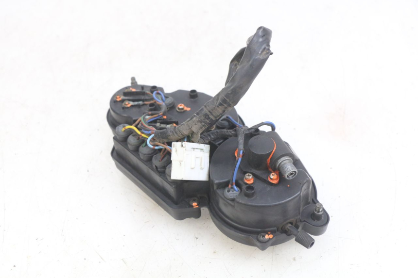 photo de COMPTEUR YAMAHA YZF R THUNDERCAT 600 (1996 - 2003) - Points de fixation