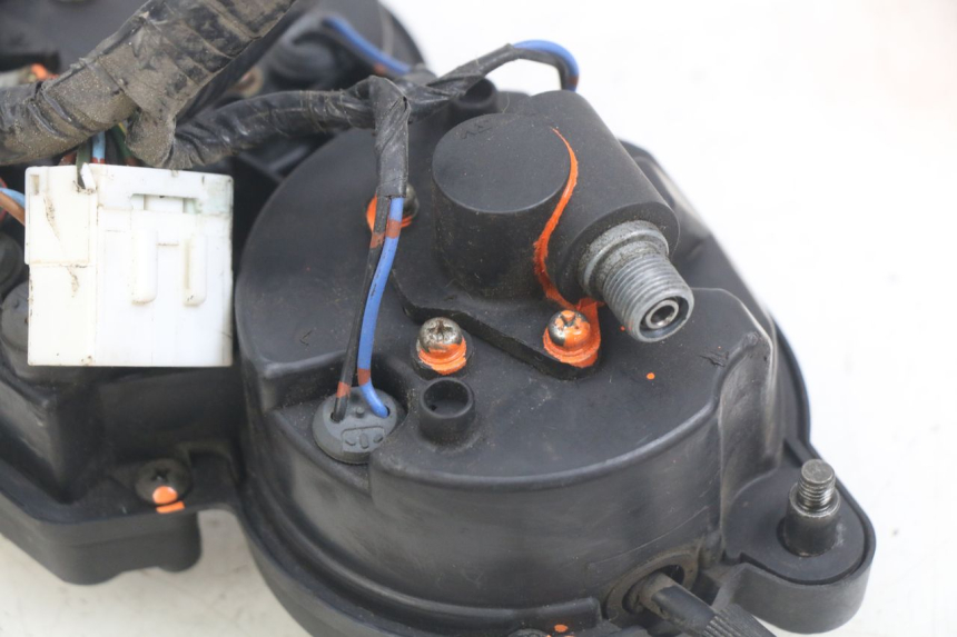 photo de COMPTEUR YAMAHA YZF R THUNDERCAT 600 (1996 - 2003) - État de surface