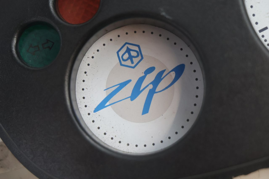photo de COMPTEUR  PIAGGIO ZIP 4T 50 (2006 - 2017) - Zoom état d’usage