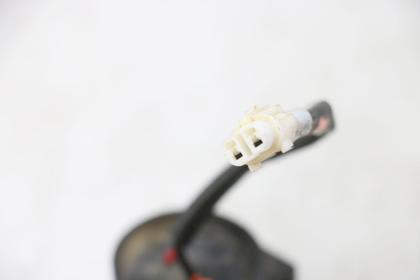 photo de CONDENSATEUR YAMAHA YZF YZ-F 450 (2014 - 2016) - Gros plan technique