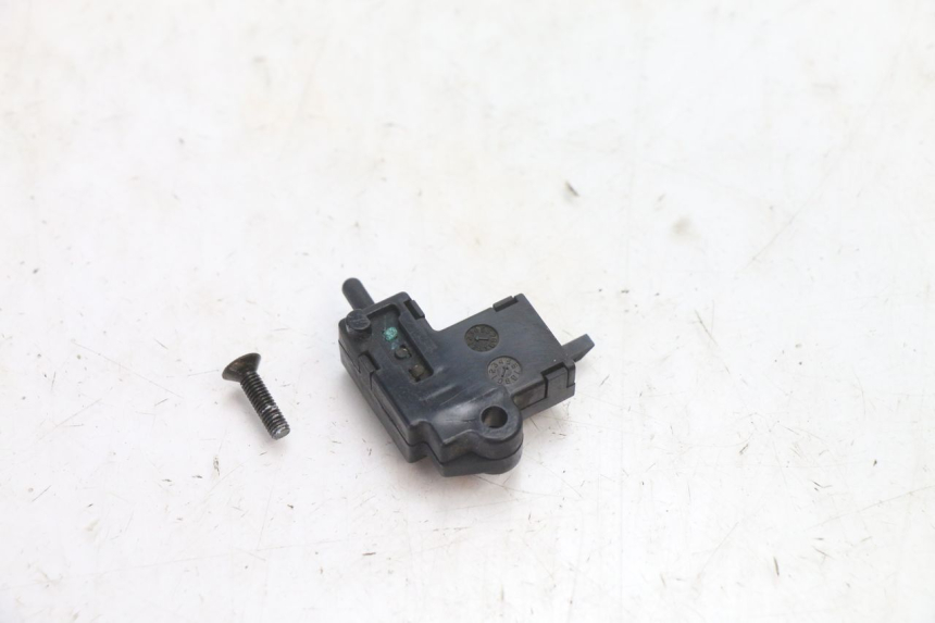 photo de CONTACTEUR EMBRAYAGE YAMAHA FJR 1300 (2001 - 2005) - Détail de la pièce