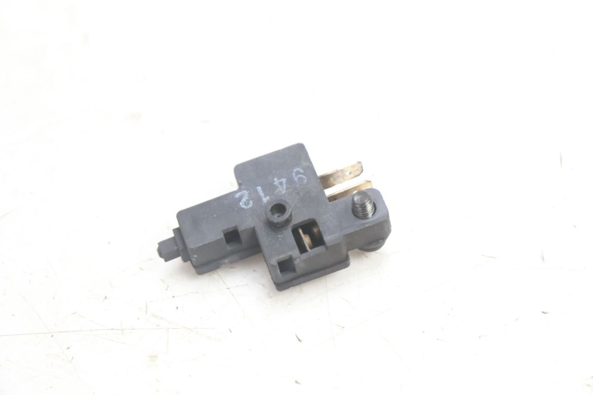 photo de CONTACTEUR EMBRAYAGE HONDA VFR FI RC46 800 (1998 - 2001) - Autre angle de vue