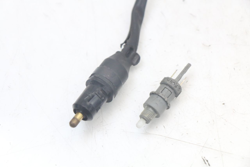 photo de CONTACTEUR FEU STOP QUADRO 3D S 350 (2013 - 2018) - Détail de la pièce