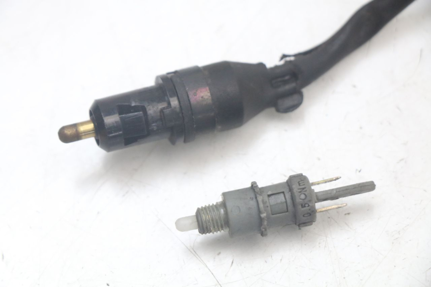 photo de CONTACTEUR FEU STOP QUADRO 3D S 350 (2013 - 2018) - Zoom état d’usage