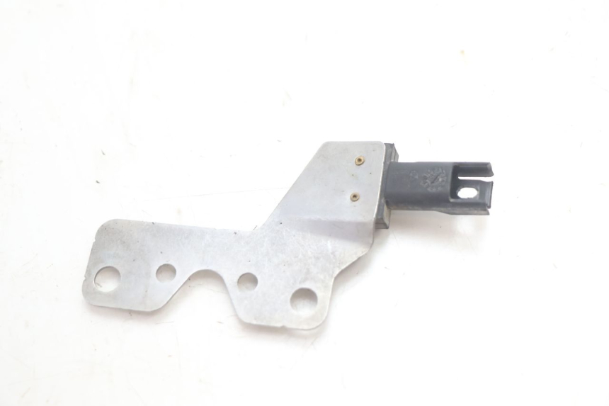 photo de CONTACTEUR FEU STOP ARRIERE BMW C SPORT 650 (2015 - 2021) - Zoom état d’usage