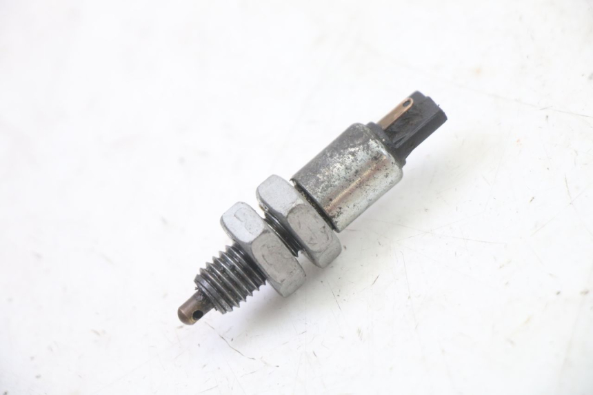 photo de CONTACTEUR FEU STOP ARRIERE APRILIA CLASSIC 125 (1995 - 2001) - Détail de la pièce