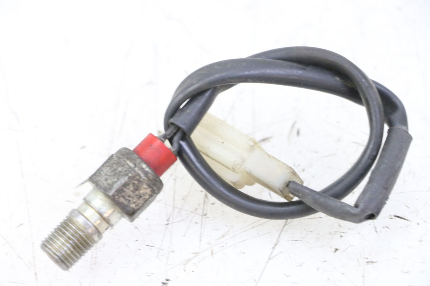 photo de CONTACTEUR FEU STOP ARRIERE DERBI SENDA R X-TREME 50 (2006 - 2010) - Zoom état d’usage