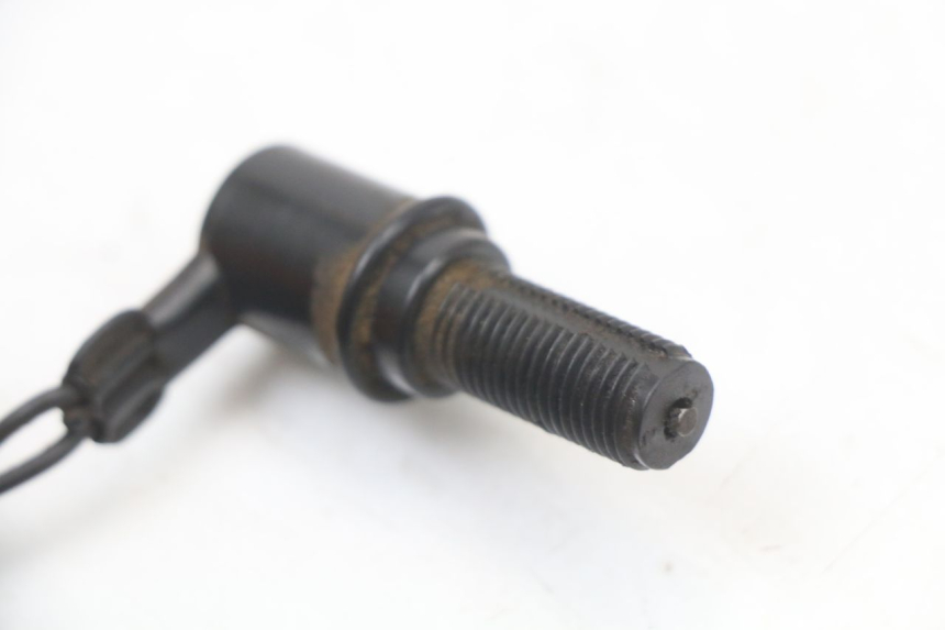 photo de CONTACTEUR FEU STOP ARRIERE YAMAHA DTLC 125 (1982 - 1987) - Autre angle de vue