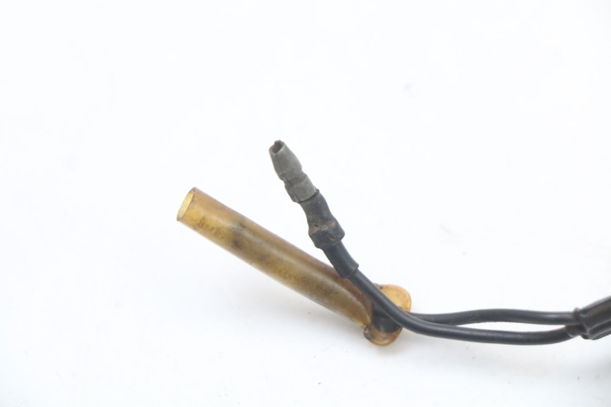 photo de CONTACTEUR FEU STOP ARRIERE YAMAHA DTLC 125 (1982 - 1987) - Gros plan technique